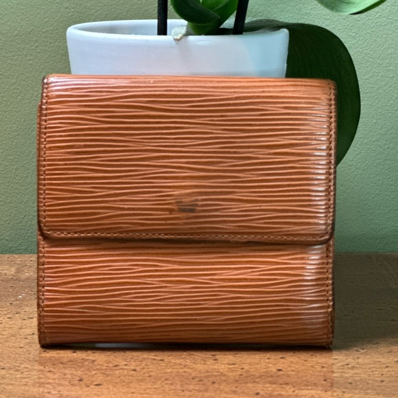 ❌SOLD❌ Louis Vuitton Epi Leather Elise compact wallet RARE bi-color Cipango gold - Picture 3 of 17